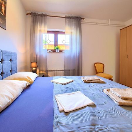 Apartment Bazina - Airconditioning, Parking, 500M From The Beach Krk Town Eksteriør bilde