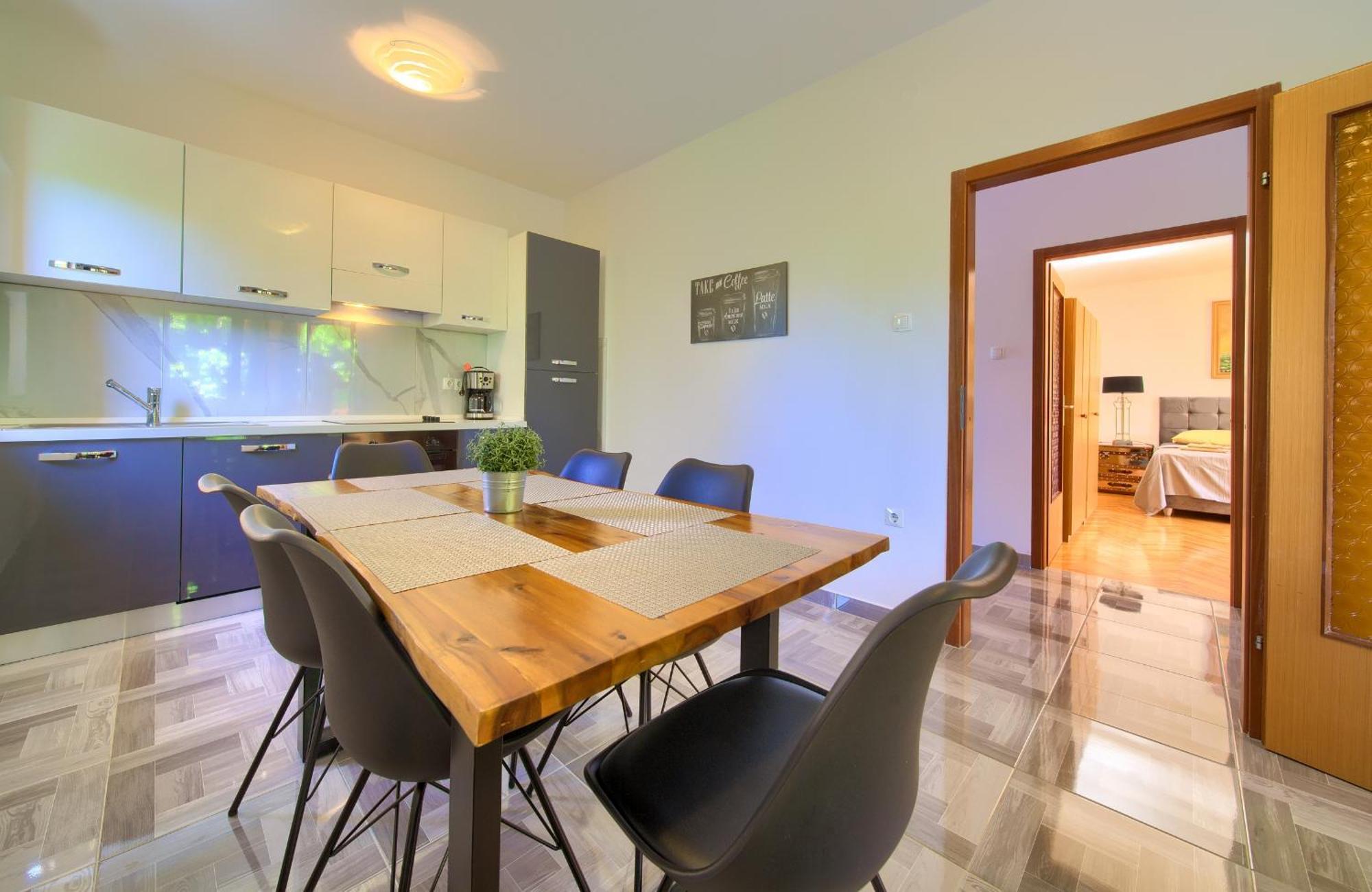 Apartment Bazina - Airconditioning, Parking, 500M From The Beach Krk Town Eksteriør bilde