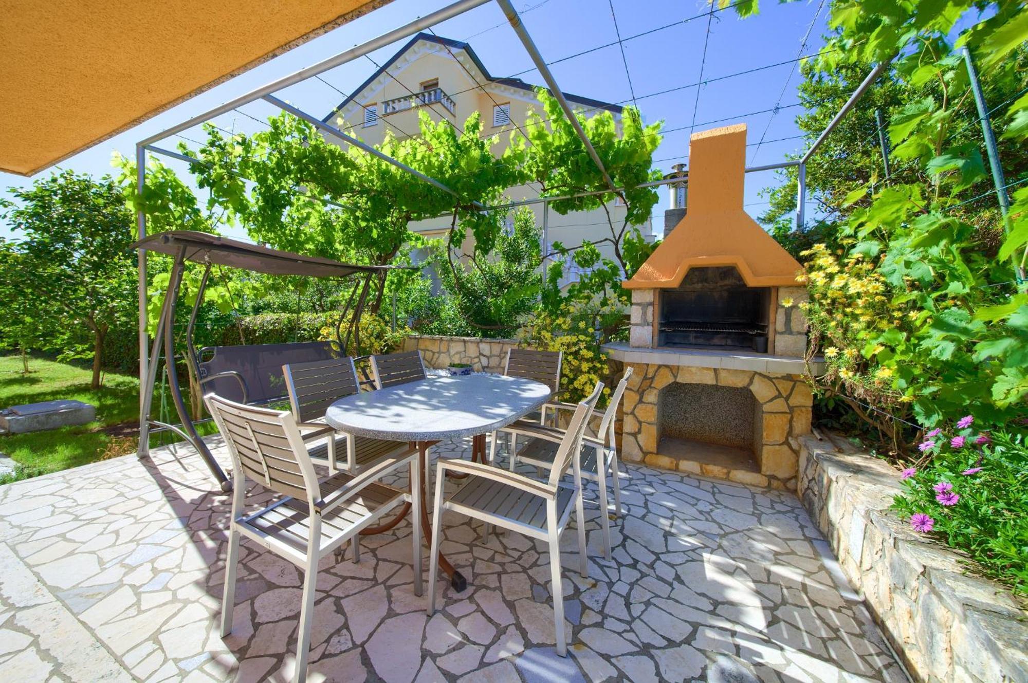Apartment Bazina - Airconditioning, Parking, 500M From The Beach Krk Town Eksteriør bilde